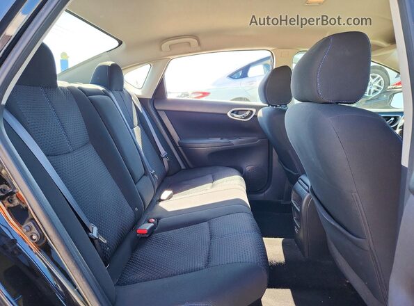 3N1AB7AP6JY273179 2018 NISSAN SENTRA Black Widok tylnych siedzeń