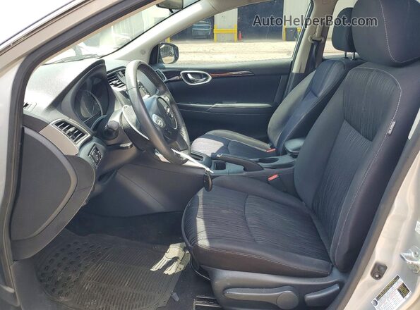 3N1AB7AP7HY241951 2017 NISSAN SENTRA Серебряный Вид салона спереди