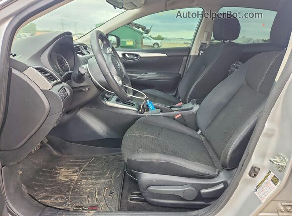 3N1AB7AP7JY217624 2018 NISSAN SENTRA Silver Front interior view