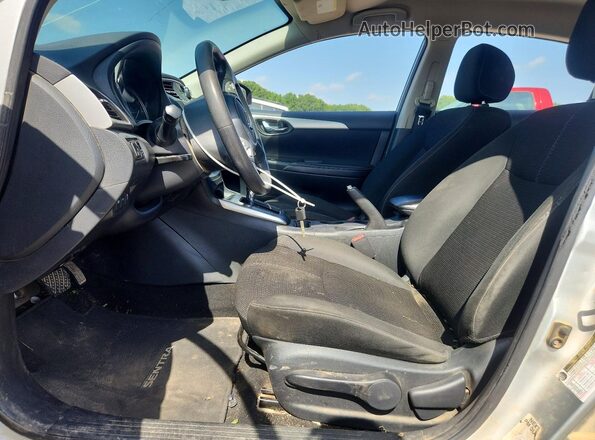 3N1AB7AP7JY308263 2018 NISSAN SENTRA Silver Widok wnętrza z przodu