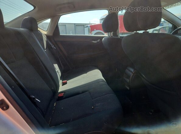 3N1AB7AP7JY308263 2018 NISSAN SENTRA Silver Widok tylnych siedzeń