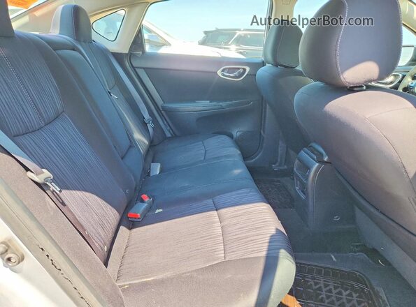 3N1AB7AP8HY352413 2017 NISSAN SENTRA Silver Вид задніх сидінь