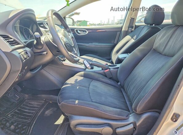 3N1AB7AP8HY352413 2017 NISSAN SENTRA Silver Вид салону спереду