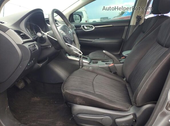 3N1AB7AP8JY207829 2018 NISSAN SENTRA Gray Widok wnętrza z przodu
