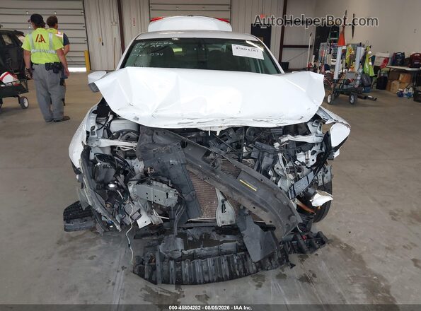 3N1AB7AP8JY218944 2018 NISSAN SENTRA White Widok z przodu
