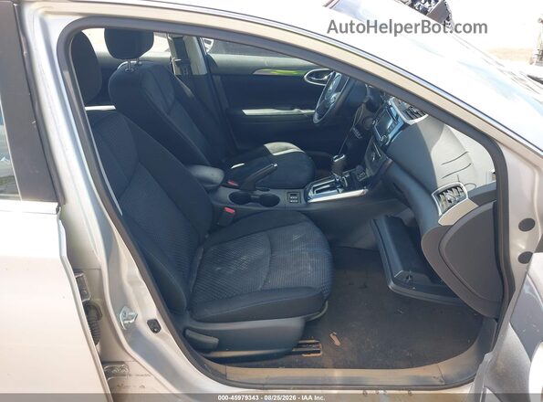 3N1AB7AP8JY320289 2018 NISSAN SENTRA Silver Widok wnętrza z przodu