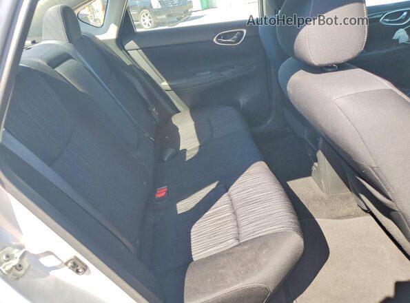 3N1AB7AP8KL610482 2019 NISSAN SENTRA Серебряный Вид задних сидений