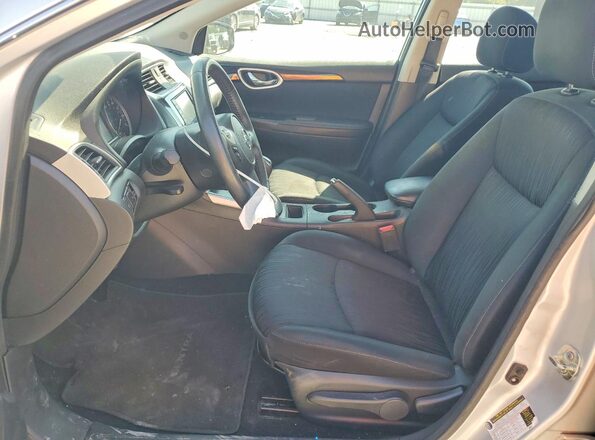 3N1AB7AP8KL610482 2019 NISSAN SENTRA Серебряный Вид салона спереди