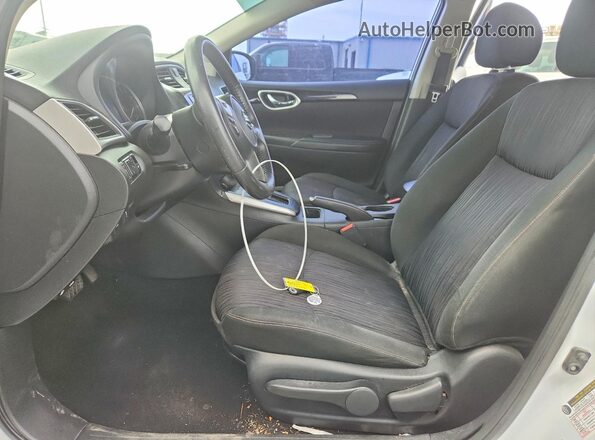 3N1AB7AP8KY458044 2019 NISSAN SENTRA Белый Вид салона спереди