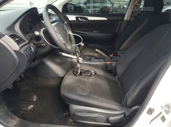 3N1AB7AP9HY237318 2017 NISSAN SENTRA White Widok wnętrza z przodu
