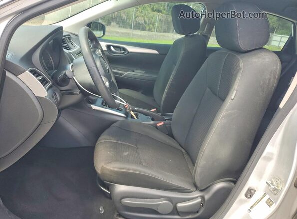 3N1AB7AP9JY229774 2018 NISSAN SENTRA Silver Widok wnętrza z przodu