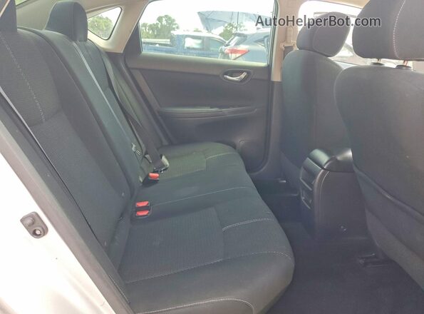 3N1AB7AP9JY229774 2018 NISSAN SENTRA Silver Widok tylnych siedzeń