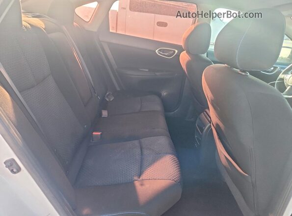 3N1AB7AP9JY281017 2018 NISSAN SENTRA White Widok tylnych siedzeń