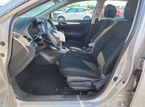 3N1AB7APXHY243368 2017 NISSAN SENTRA Silver Vista interior delantera