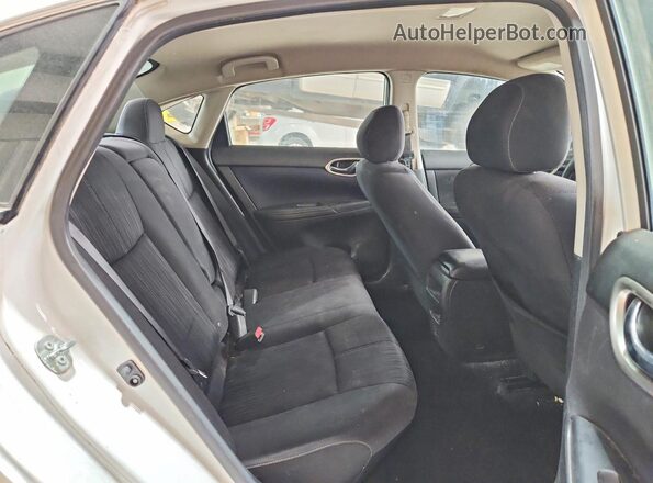 3N1AB7APXHY300622 2017 NISSAN SENTRA White Հետևի նստատեղերի տեսք