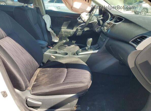 3N1AB7APXHY330459 2017 NISSAN SENTRA Белый Вид салона спереди