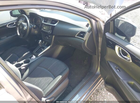 3N1AB7APXJY317913 2018 NISSAN SENTRA Gray Widok wnętrza z przodu