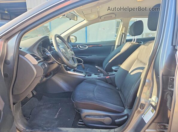 3N1AB7APXKL607213 2019 NISSAN SENTRA Серебряный Вид салона спереди