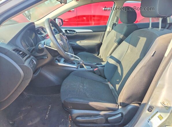 3N1AB7APXKY210720 2019 NISSAN SENTRA Серебряный Вид салона спереди