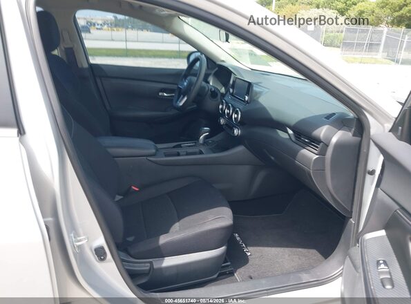 3N1AB8BV0MY295038 2021 NISSAN SENTRA Серебряный Вид салона спереди