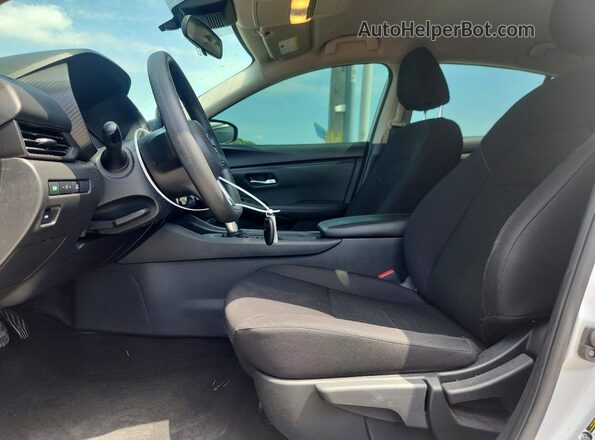 3N1AB8BV2PY258075 2023 NISSAN SENTRA Silver Вид салону спереду
