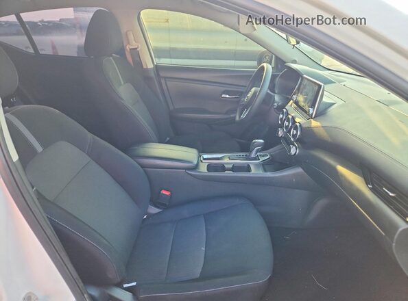3N1AB8CV0RY267732 2024 NISSAN SENTRA Белый Вид салона спереди