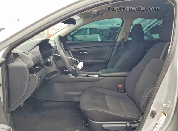 3N1AB8CV1PY269471 2023 NISSAN SENTRA Серебряный Вид салона спереди