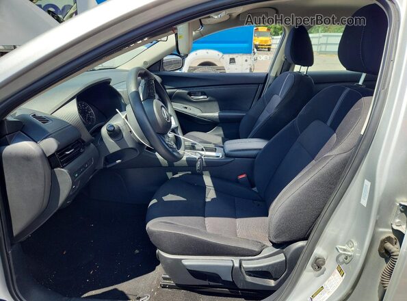 3N1AB8CV1PY279563 2023 NISSAN SENTRA Silver Widok wnętrza z przodu