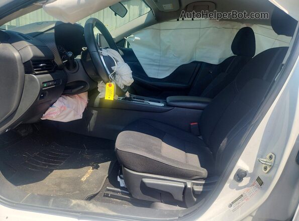 3N1AB8CV2PY311355 2023 NISSAN SENTRA Белый Вид салона спереди