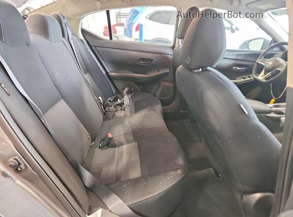 3N1AB8CV2RY272530 2024 NISSAN SENTRA Серебряный Вид задних сидений