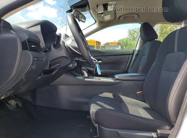 3N1AB8CV3PY252137 2023 NISSAN SENTRA Белый Вид салона спереди
