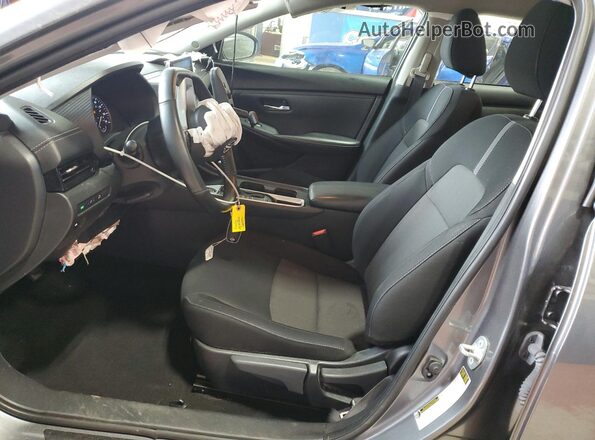 3N1AB8CV3RY217603 2024 NISSAN SENTRA Серебряный Вид салона спереди