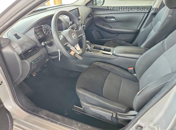3N1AB8CV4PY271974 2023 NISSAN SENTRA Серебряный Вид салона спереди