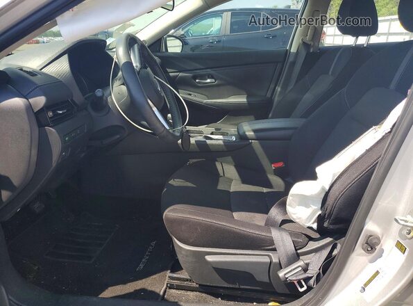 3N1AB8CV5MY225582 2021 NISSAN SENTRA Серебряный Вид салона спереди