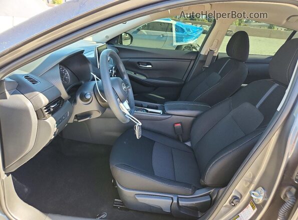 3N1AB8CV6SY403223 2025 NISSAN SENTRA Gray Widok wnętrza z przodu