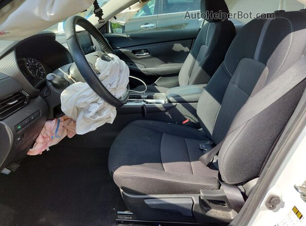 3N1AB8CV7PY225488 2023 NISSAN SENTRA Белый Вид салона спереди