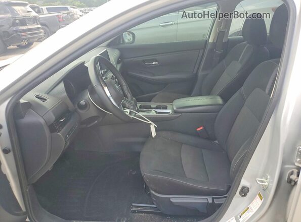 3N1AB8CV8NY267732 2022 NISSAN SENTRA Серебряный Вид салона спереди