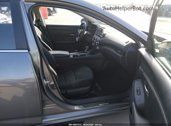 3N1AB8CV8RY210372 2024 NISSAN SENTRA Серый Вид салона спереди