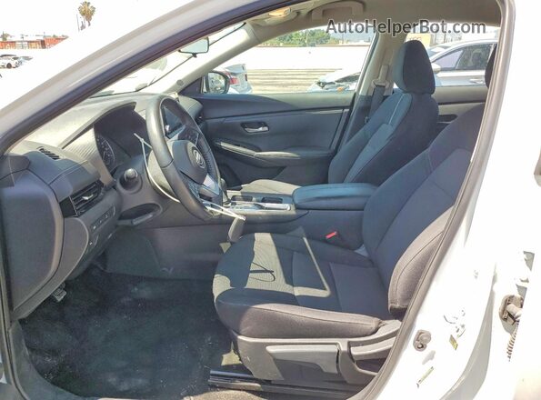 3N1AB8CVXRY214925 2024 NISSAN SENTRA White Вид салону спереду