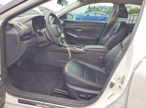 3N1AB8DV5RY228536 2024 NISSAN SENTRA Белый Вид салона спереди