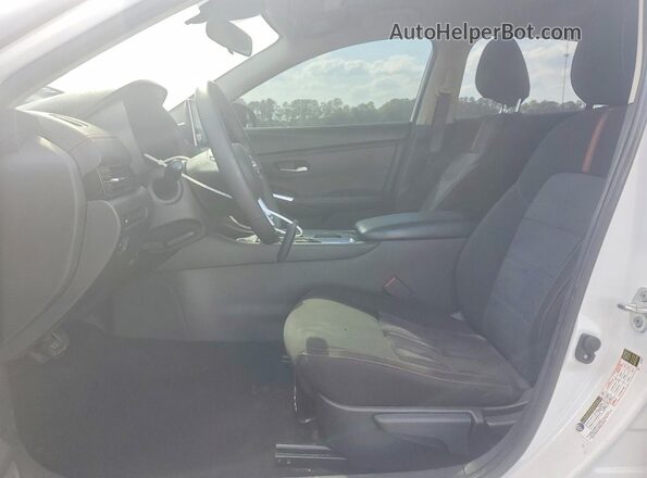 3N1AB8DV7RY243698 2024 NISSAN SENTRA White Սալոնի դիմացի տեսք