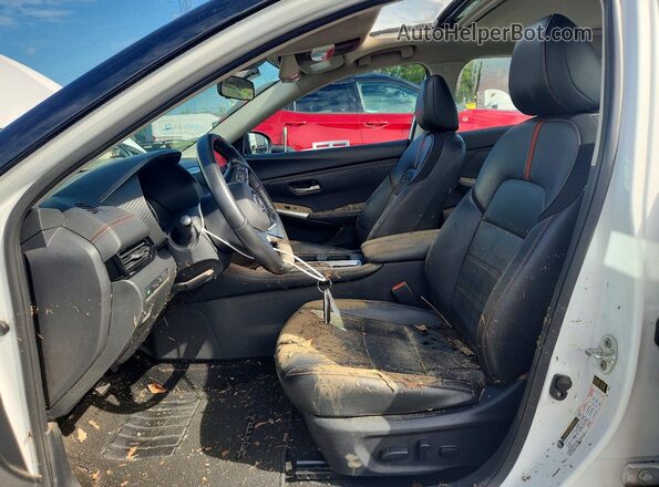 3N1AB8DV8SY290924 2025 NISSAN SENTRA Белый Вид салона спереди