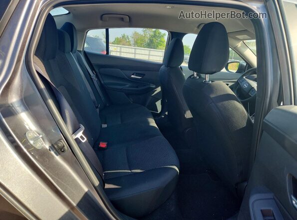 3N1AB9BV6TY214600 2026 NISSAN SENTRA Gray Widok tylnych siedzeń