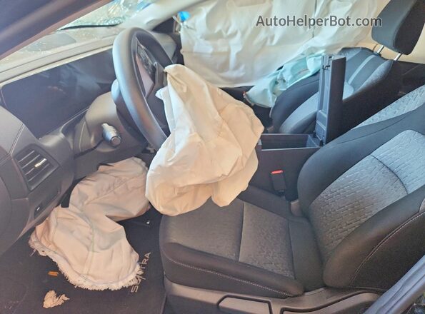 3N1AB9CV0TY270756 2026 NISSAN SENTRA Black Вид салону спереду