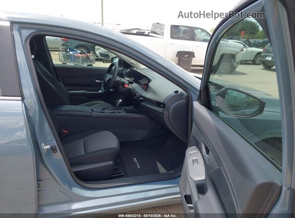3N1AB9CV6TY226695 2026 NISSAN SENTRA Blue Вид салону спереду