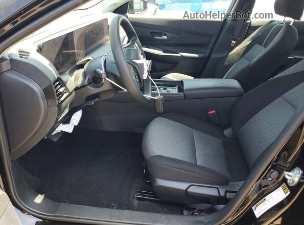 3N1AB9CV6TY268963 2026 NISSAN SENTRA Черный Вид салона спереди