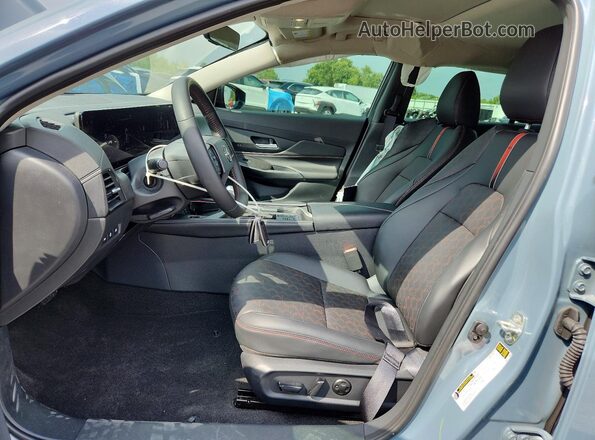 3N1AB9DV1TY230944 2026 NISSAN SENTRA Gray Widok wnętrza z przodu