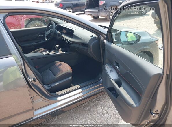 3N1AB9DV2TY293048 2026 NISSAN SENTRA Gray Widok wnętrza z przodu