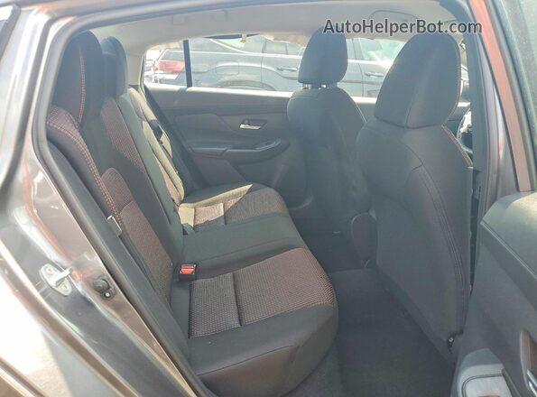 3N1AB9DV8TY273046 2026 NISSAN SENTRA Gray Vista de los asientos traseros