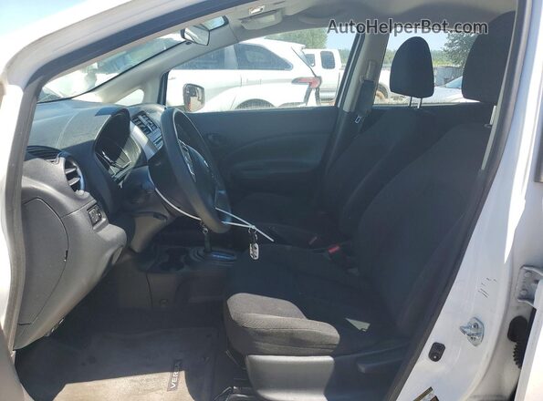 3N1CE2CP1HL366411 2017 NISSAN VERSA White Вид салону спереду
